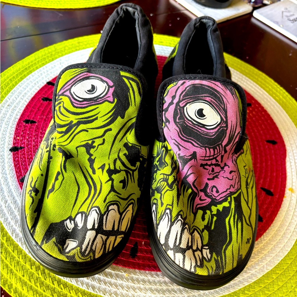 RARE IRON FIST zombie slides! NWOT.🧟‍♀️🧟‍♂️